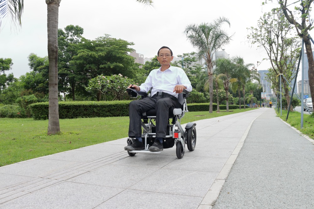 Electric_wheelchair_for_elderly.jpg